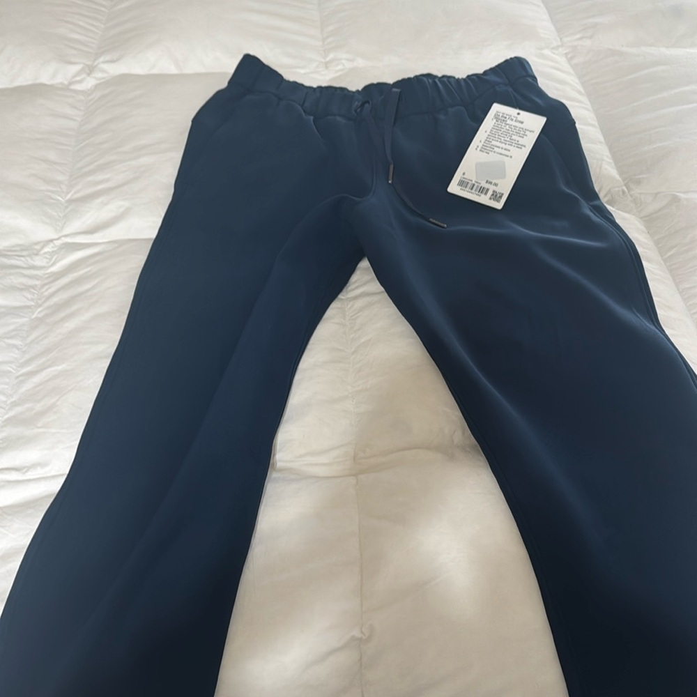 New with tags Lululemon on the fly crop size 6 in color true navy